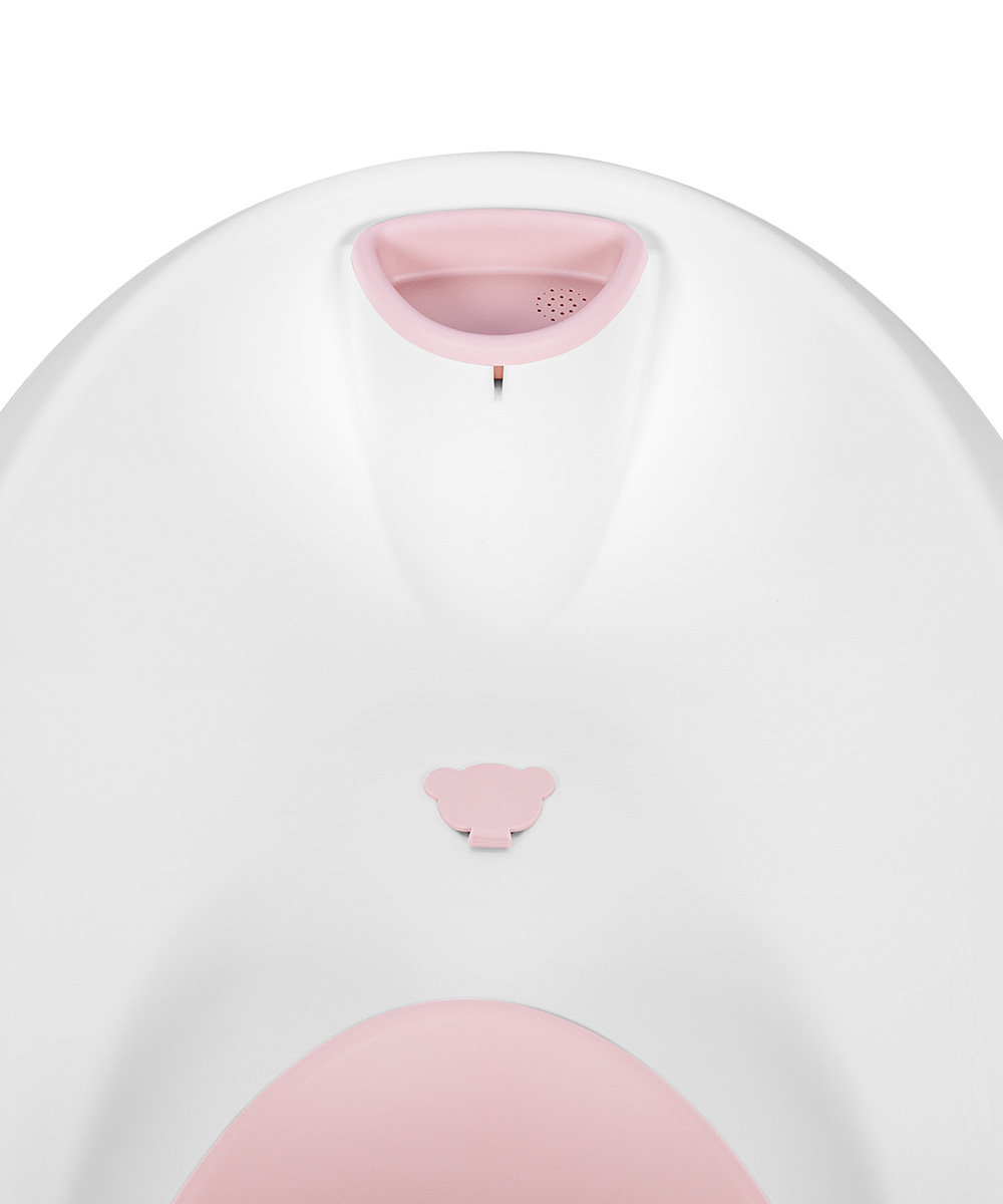 Детская ванночка с шезлонгом Auri 2026 силиконовая вставка имеет дренажные отверстия, а ванночка — рельефный сливной канал в месте её крепления.